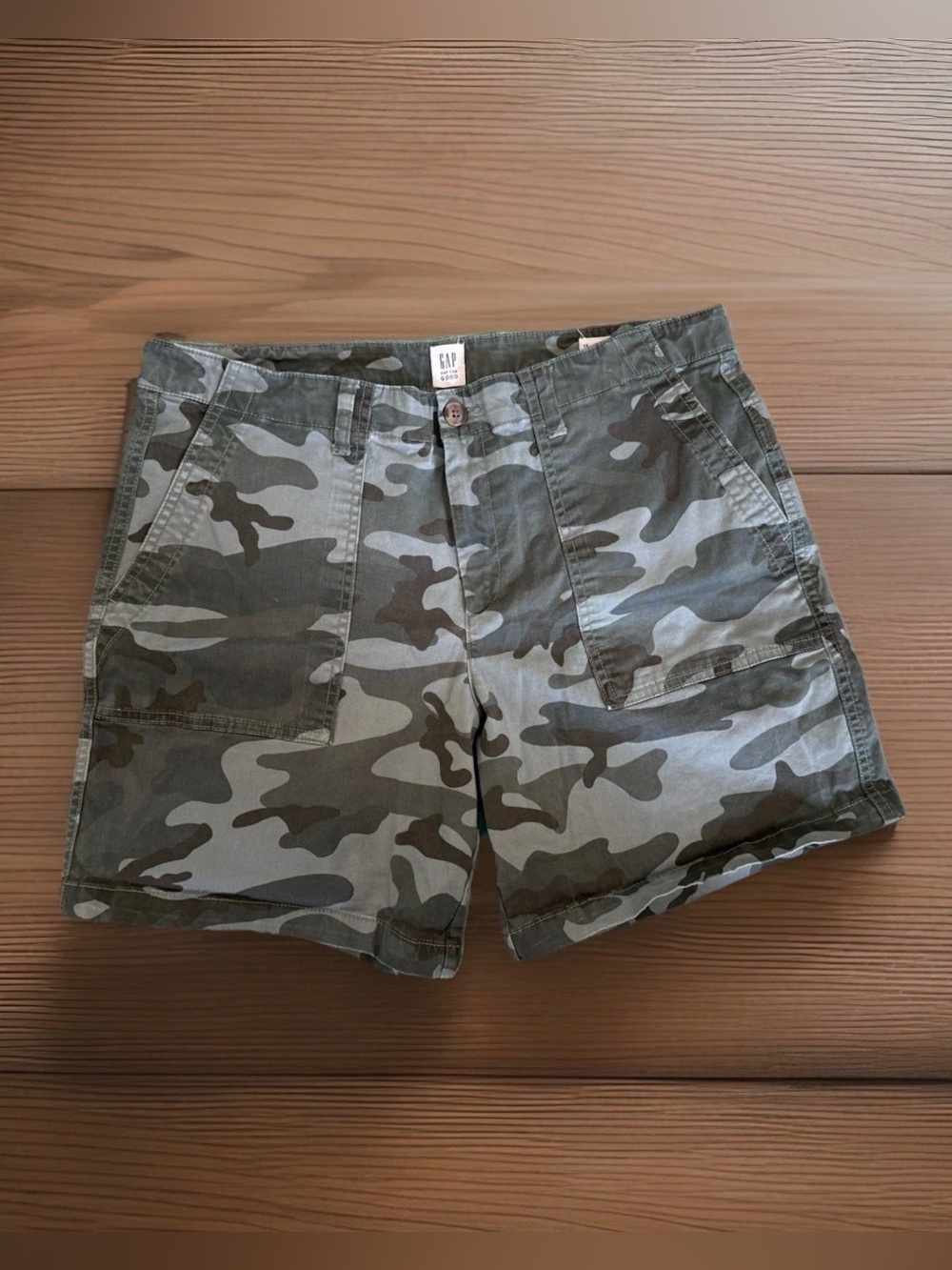 Size 12 GAP High-Rise Girlfriend Khaki Shorts 5” Green Camo